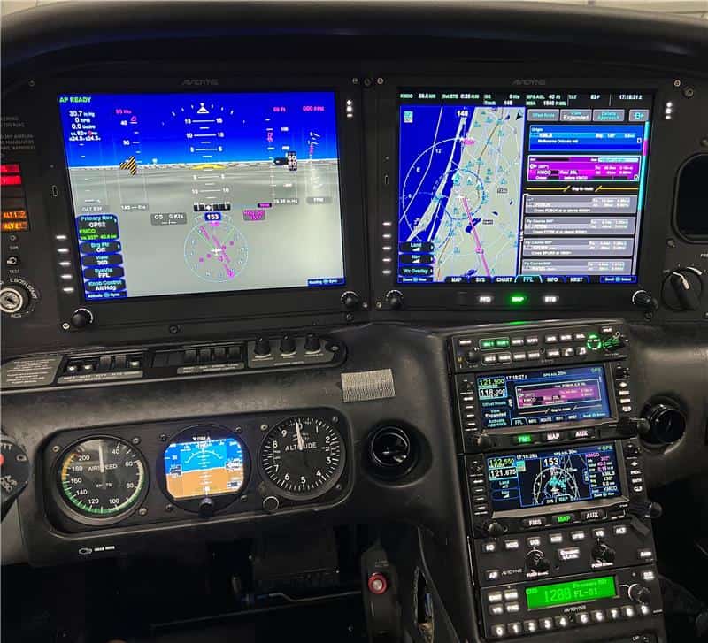 Vantage12 flight display in a cirrus